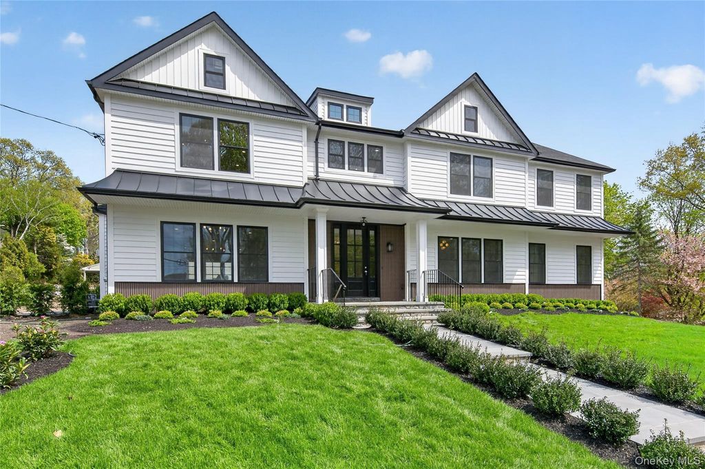 15 Ridge Drive, Port Washington, NY 11050