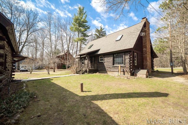 1876 Lake Michigan Drive NW, Grand Rapids, MI 49534