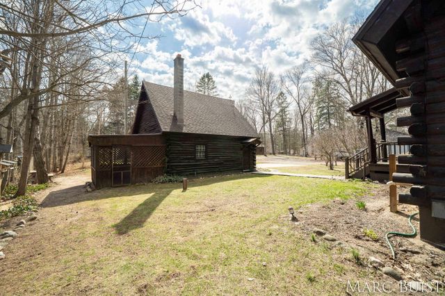 1876 Lake Michigan Drive NW, Grand Rapids, MI 49534