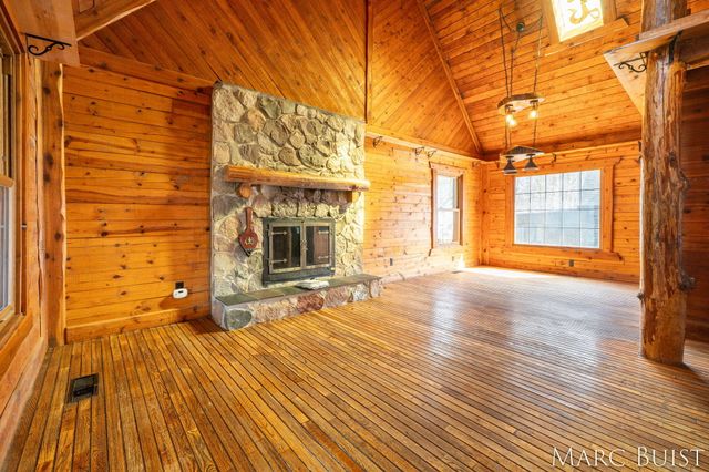 1876 Lake Michigan Drive NW, Grand Rapids, MI 49534