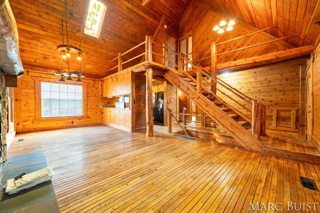 1876 Lake Michigan Drive NW, Grand Rapids, MI 49534