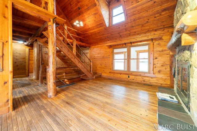 1876 Lake Michigan Drive NW, Grand Rapids, MI 49534