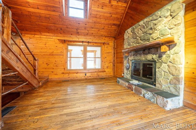 1876 Lake Michigan Drive NW, Grand Rapids, MI 49534