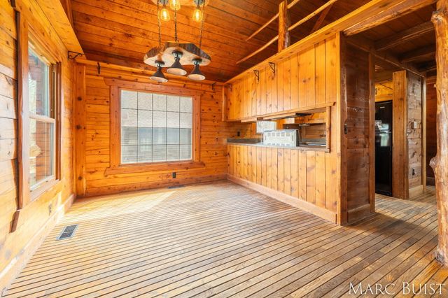 1876 Lake Michigan Drive NW, Grand Rapids, MI 49534