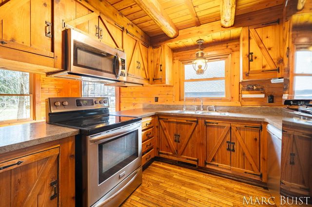 1876 Lake Michigan Drive NW, Grand Rapids, MI 49534