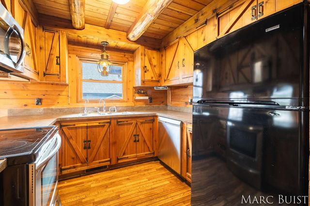 1876 Lake Michigan Drive NW, Grand Rapids, MI 49534