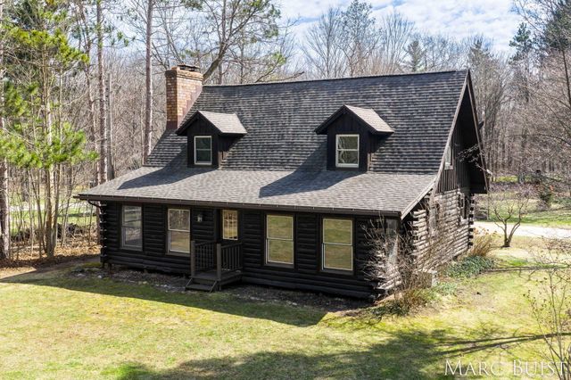 1876 Lake Michigan Drive NW, Grand Rapids, MI 49534