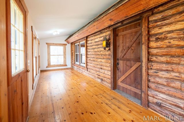 1876 Lake Michigan Drive NW, Grand Rapids, MI 49534