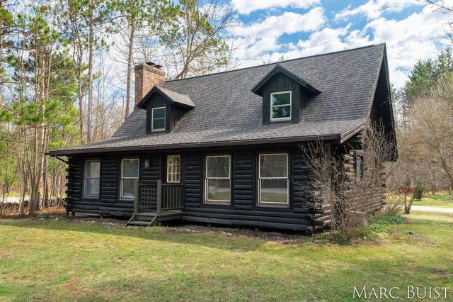 1876 Lake Michigan Drive NW, Grand Rapids, MI 49534