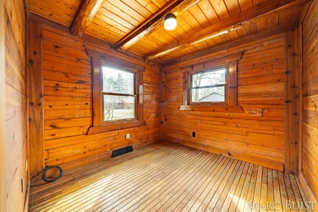 1876 Lake Michigan Drive NW, Grand Rapids, MI 49534