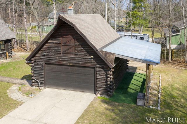 1876 Lake Michigan Drive NW, Grand Rapids, MI 49534