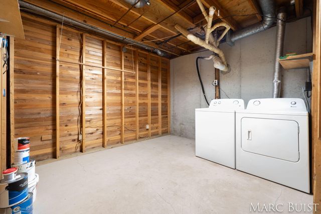 1876 Lake Michigan Drive NW, Grand Rapids, MI 49534