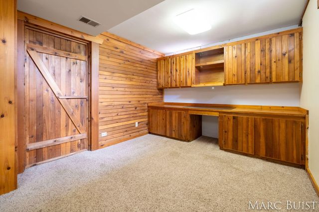 1876 Lake Michigan Drive NW, Grand Rapids, MI 49534