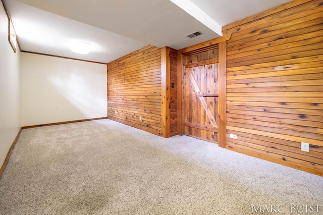 1876 Lake Michigan Drive NW, Grand Rapids, MI 49534