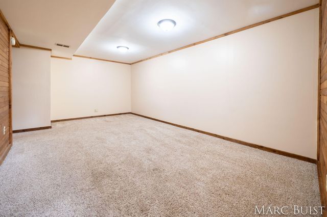 1876 Lake Michigan Drive NW, Grand Rapids, MI 49534