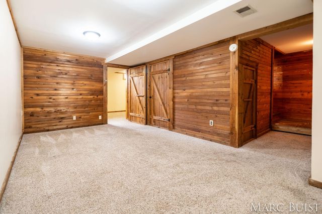 1876 Lake Michigan Drive NW, Grand Rapids, MI 49534