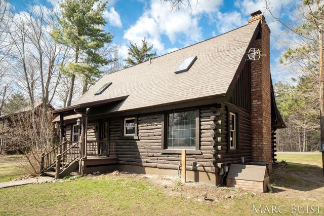 1876 Lake Michigan Drive NW, Grand Rapids, MI 49534