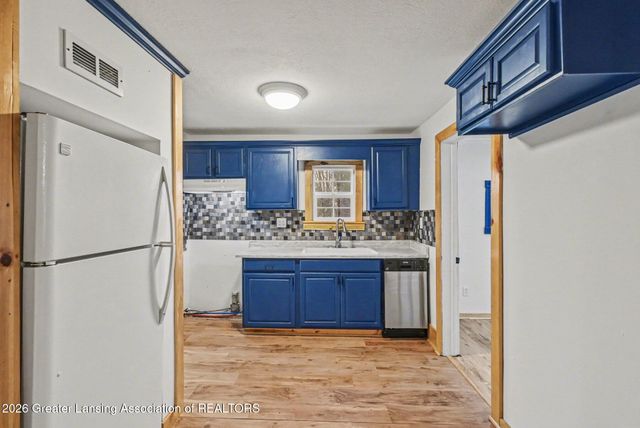 1761 Island Highway, Charlotte, MI 48813