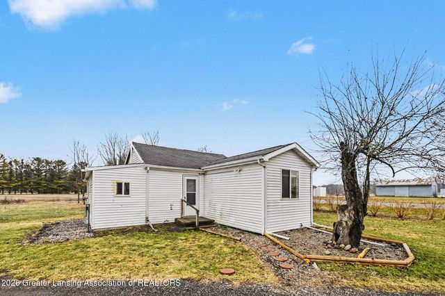 1761 Island Highway, Charlotte, MI 48813