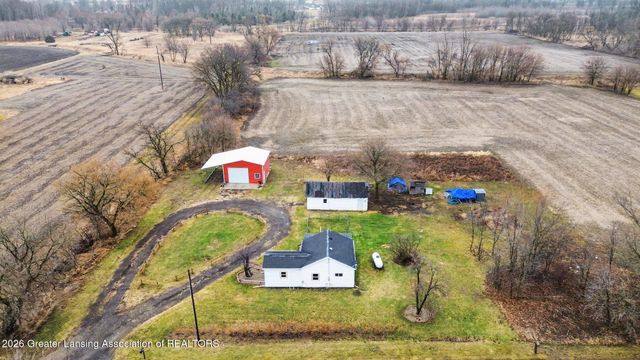 1761 Island Highway, Charlotte, MI 48813