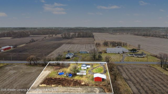 1761 Island Highway, Charlotte, MI 48813