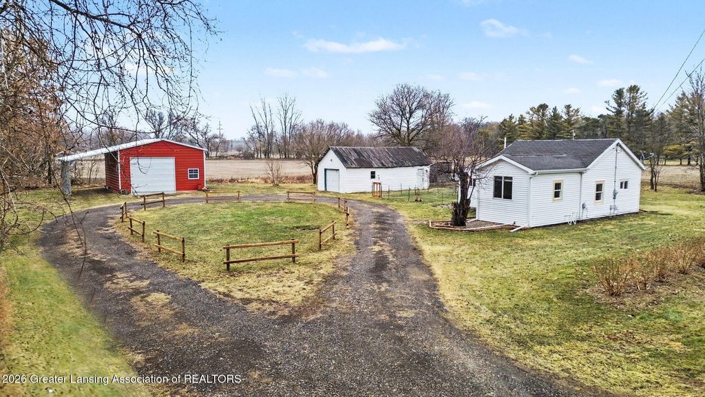 1761 Island Highway, Charlotte, MI 48813