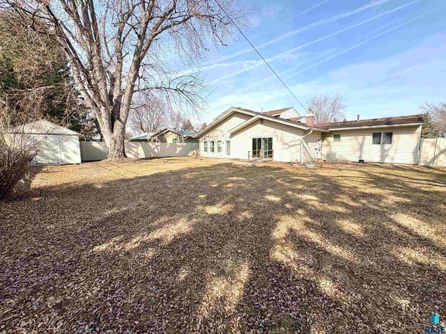 5209 W Thurman Dr Drive, Sioux Falls, SD 57106