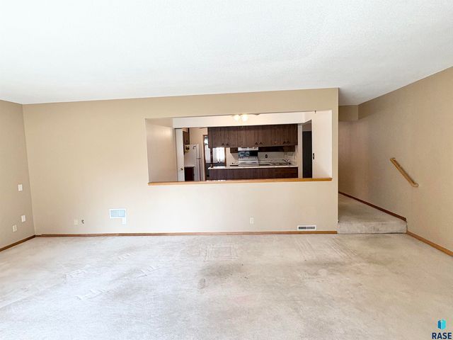 5209 W Thurman Dr Drive, Sioux Falls, SD 57106