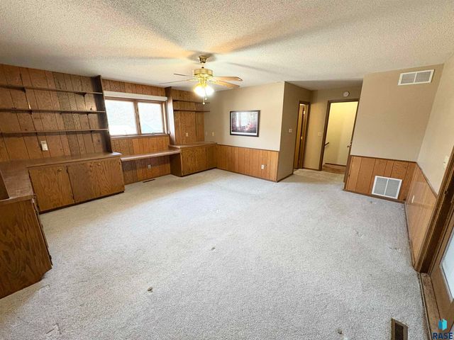 5209 W Thurman Dr Drive, Sioux Falls, SD 57106