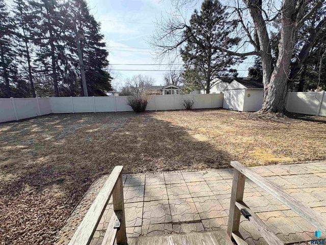 5209 W Thurman Dr Drive, Sioux Falls, SD 57106