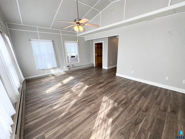 5209 W Thurman Dr Drive, Sioux Falls, SD 57106