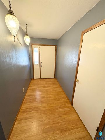 5209 W Thurman Dr Drive, Sioux Falls, SD 57106