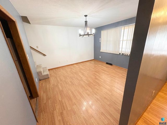 5209 W Thurman Dr Drive, Sioux Falls, SD 57106