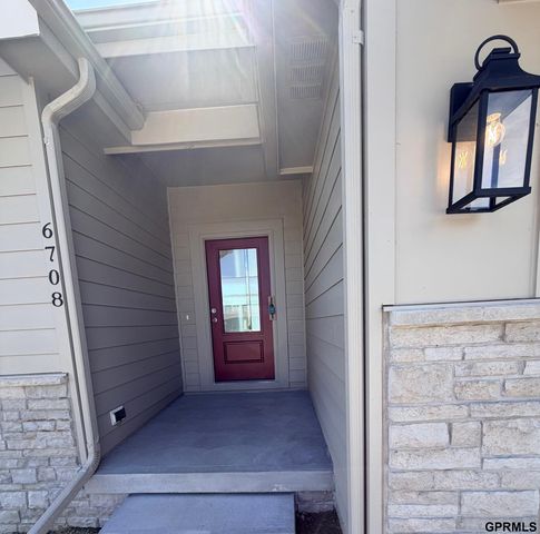6708 S 200th Avenue, Gretna, NE 68135