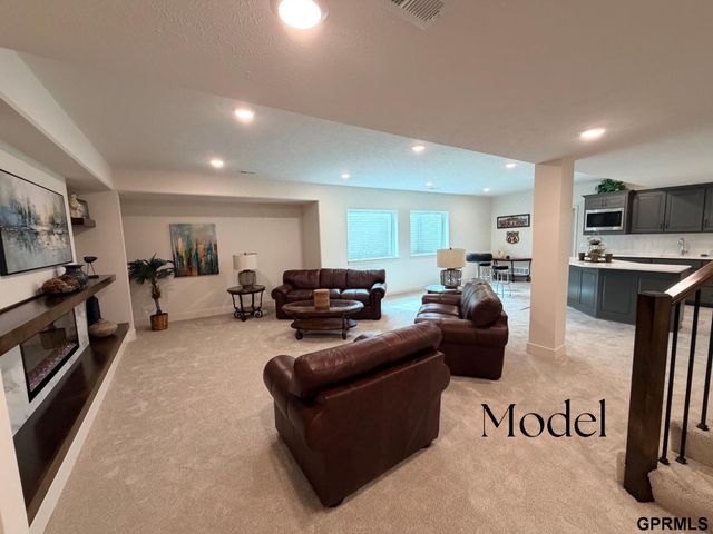 6708 S 200th Avenue, Gretna, NE 68135