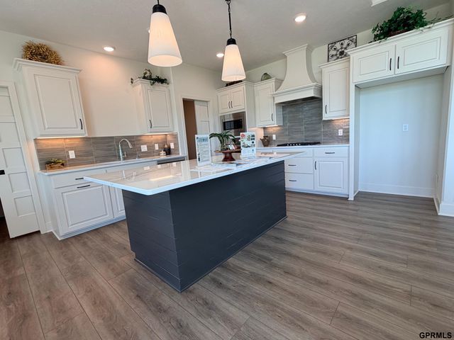 6708 S 200th Avenue, Gretna, NE 68135