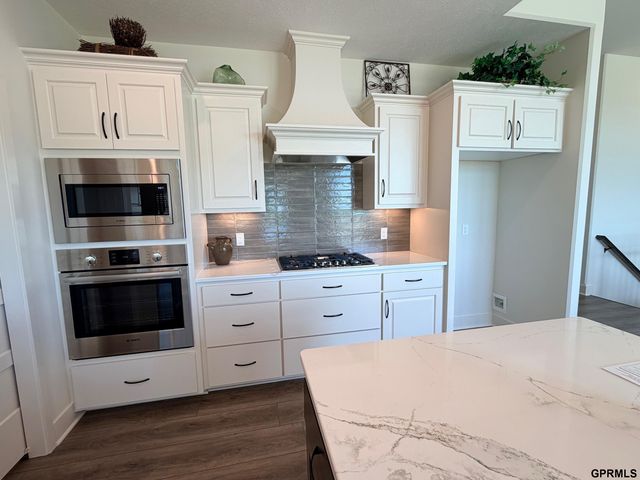 6708 S 200th Avenue, Gretna, NE 68135