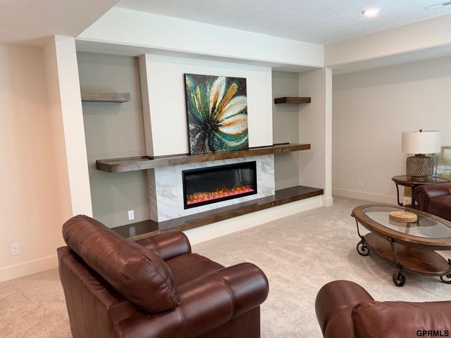 6708 S 200th Avenue, Gretna, NE 68135
