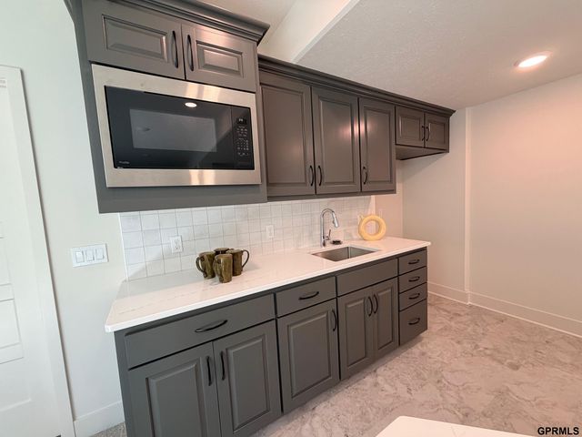 6708 S 200th Avenue, Gretna, NE 68135