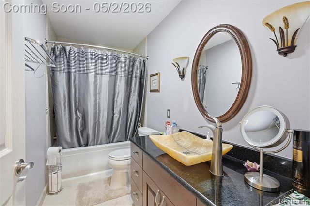 2210 Lancaster Road, Bloomfield Hills, MI 48302