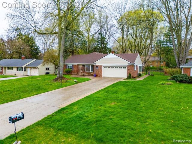 2210 Lancaster Road, Bloomfield Hills, MI 48302
