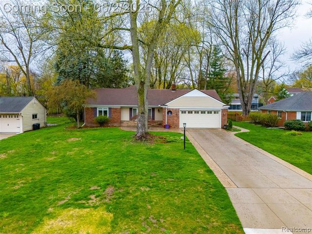2210 Lancaster Road, Bloomfield Hills, MI 48302