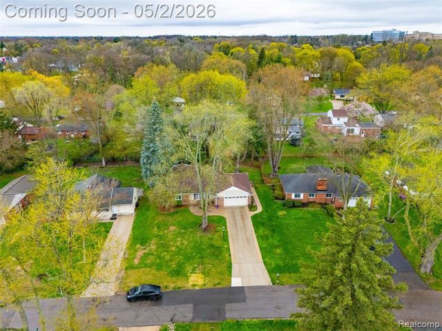 2210 Lancaster Road, Bloomfield Hills, MI 48302
