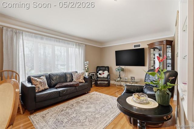 2210 Lancaster Road, Bloomfield Hills, MI 48302
