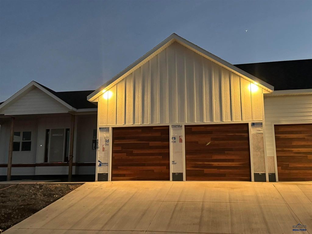 4858 PAPILLION DR, Rapid City, SD 57703