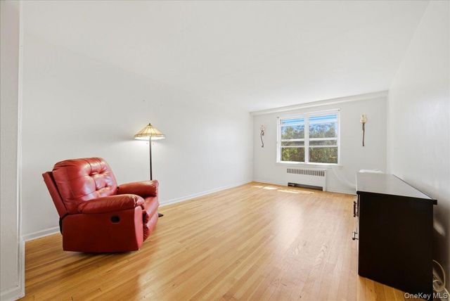 2080 Barnes Avenue Barnes Avenue 3B, Bronx, NY 10462