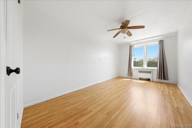2080 Barnes Avenue Barnes Avenue 3B, Bronx, NY 10462
