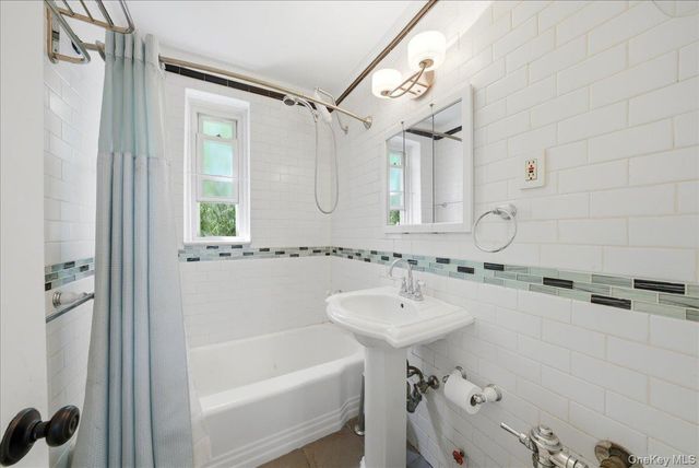 2080 Barnes Avenue Barnes Avenue 3B, Bronx, NY 10462
