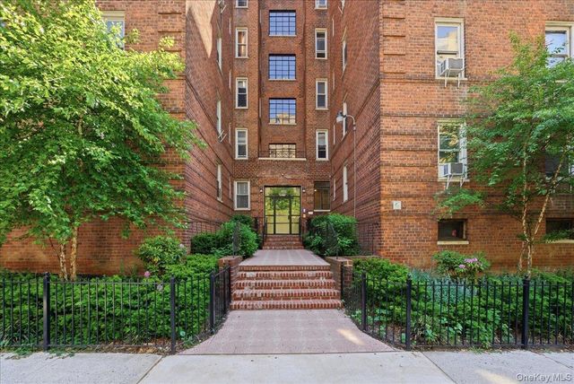 2080 Barnes Avenue Barnes Avenue 3B, Bronx, NY 10462