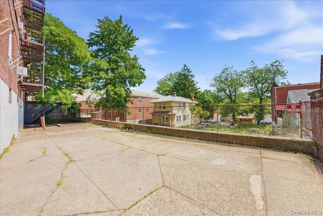 2080 Barnes Avenue Barnes Avenue 3B, Bronx, NY 10462